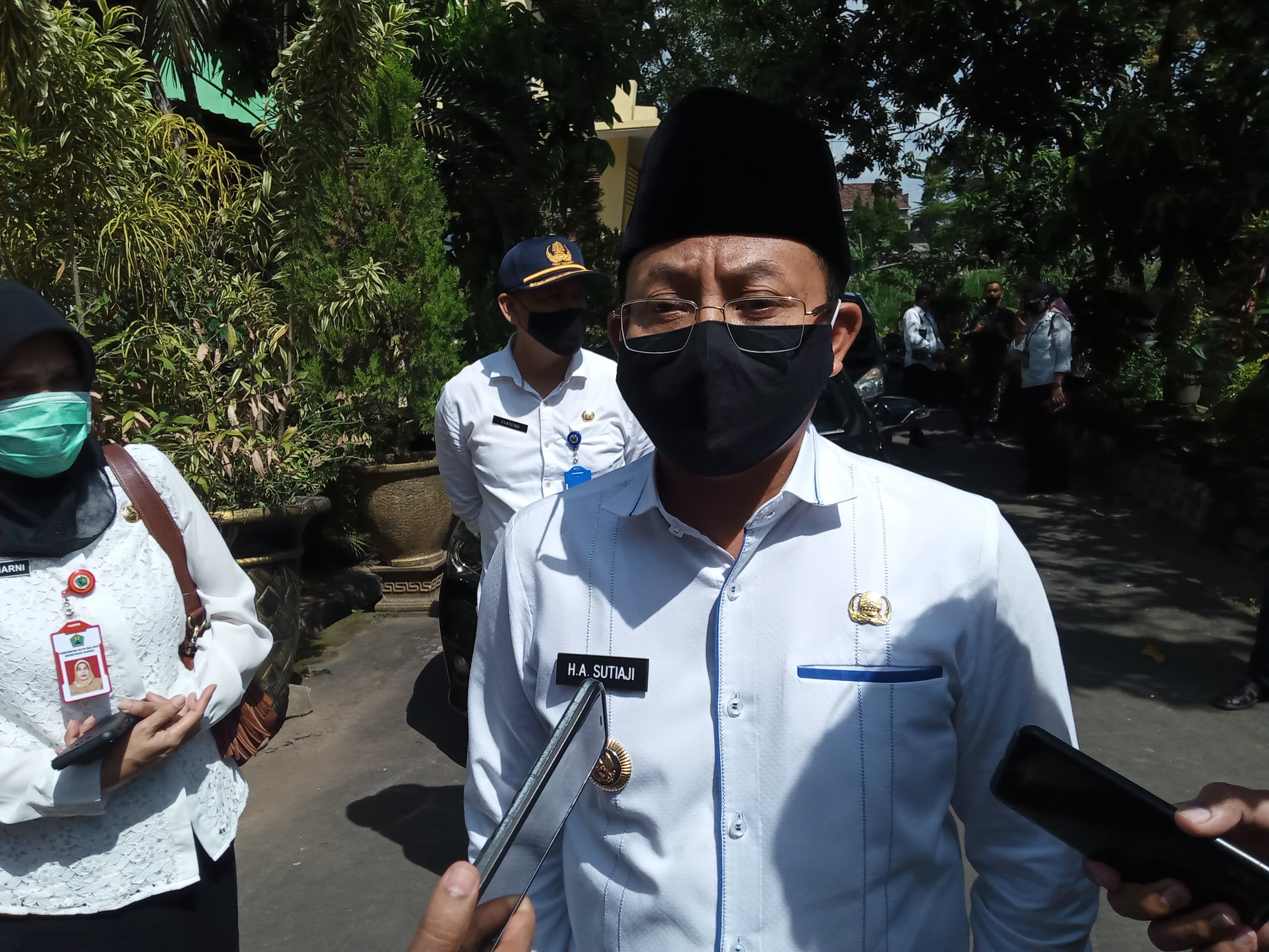 Wali Kota Malang, Sutiaji diwawancarai (Foto: Lalu Theo/ngopibareng.id)