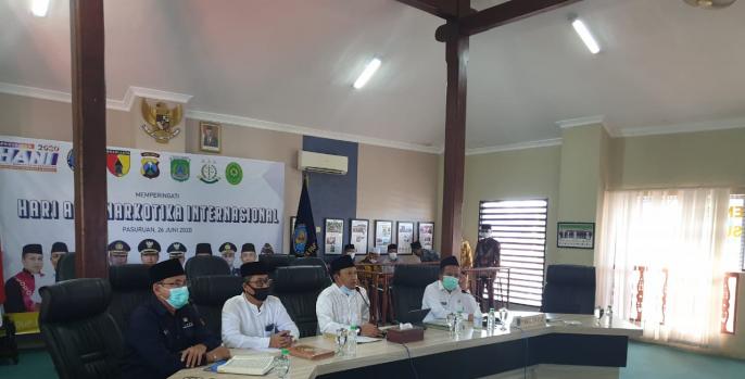 Bupati Pasuruan, Irsyad Yusuf (tengah) gelar ngaji Al Qur'an secara online. (Foto: Dok Humas) 