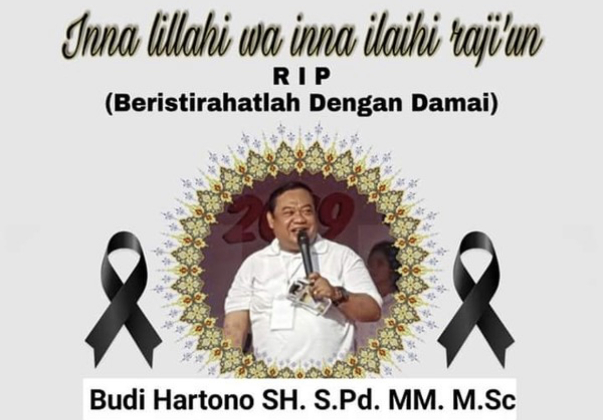Kabar duka meninggalnya Kepala Sekolah SMPN 3 Surabaya, Budi Hartono. (Foto: Istimewa)