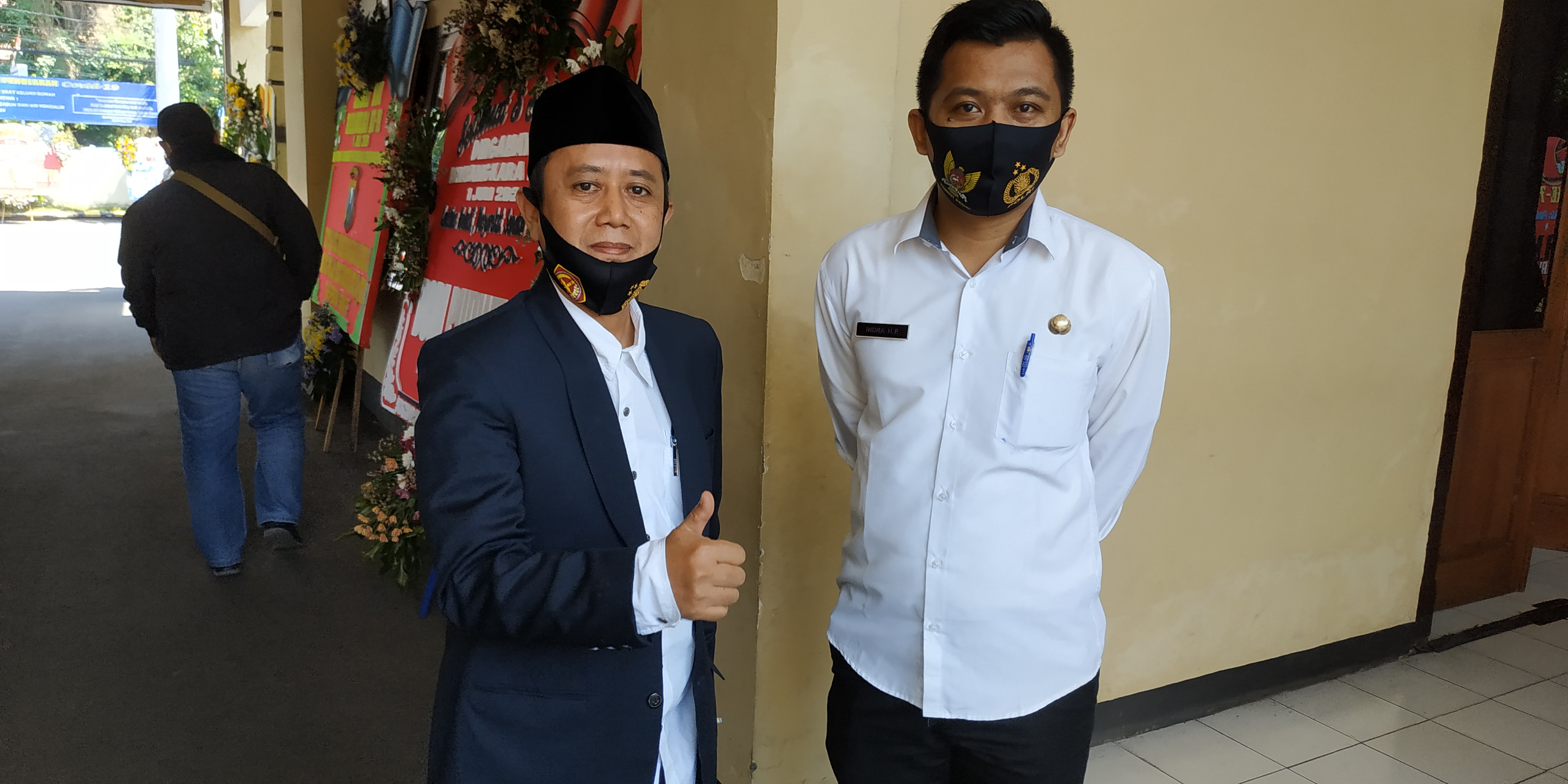 Ketua PCNU Kota Kediri Abu Bakar Abdul Jalil (kiri) (Fendi Plesmana/Ngopibareng.id)