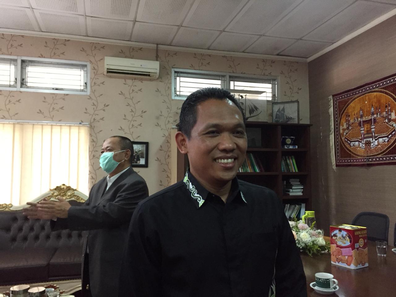 Bupati Lumajang, Thoriqul Haq saat konferensi pers di Kantor BB TNBTS di Arjosari, Kota Malang (Foto: Lalu Theo/ngopibareng.id)