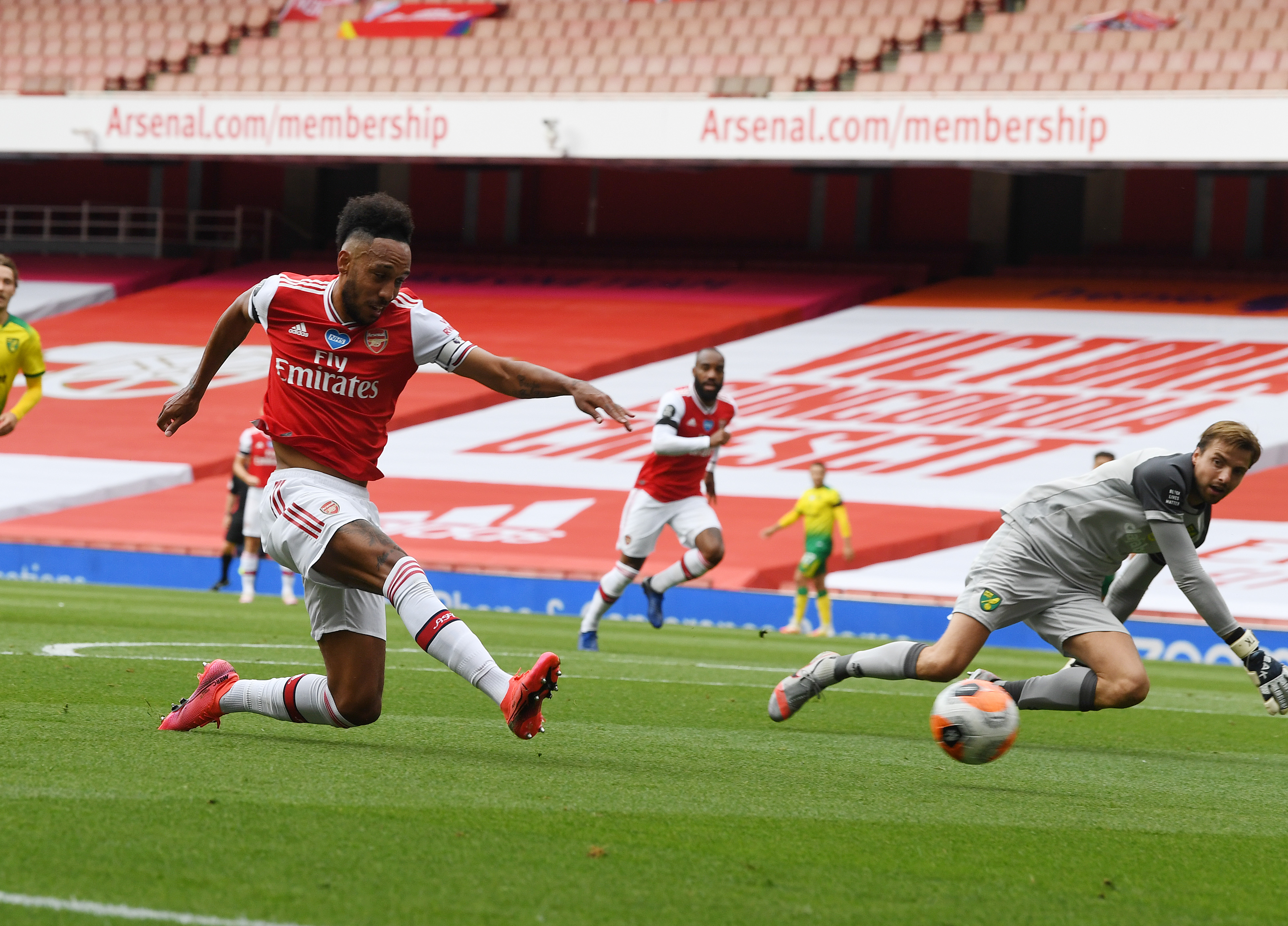 Mesin gol Arsenal, Pierre-Emerick Aubameyang saat melesakkan gol pertama di gawang Norwich. (Foto: twitter @Arsenal)