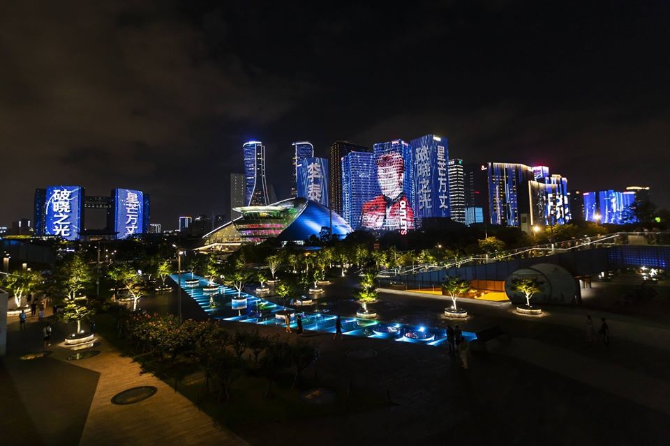 Ucapan ulang tahun dan wajah Lee Taeyong NCT 127 menghiasi Qianjiang New City Giant Light Show yang terletak di Zhejiang, China, LED terbesar di Asia. (Foto: LeeTaeyongBar)
