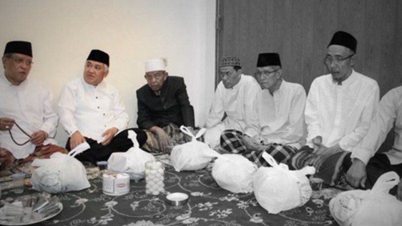 KH Said Aqil Siroj bersama Din Syamsuddin, saat tahlilan meninggalnya KH MA Sahal Mahfudh, Rais Am PBNU 1999-2014. (Foto: nu-online)