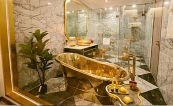 Kamar mandi berlapis emas di Dolce Hanoi Golden Lake Hotel, Hanoi, Vietnam. (Foto:DHGLH)