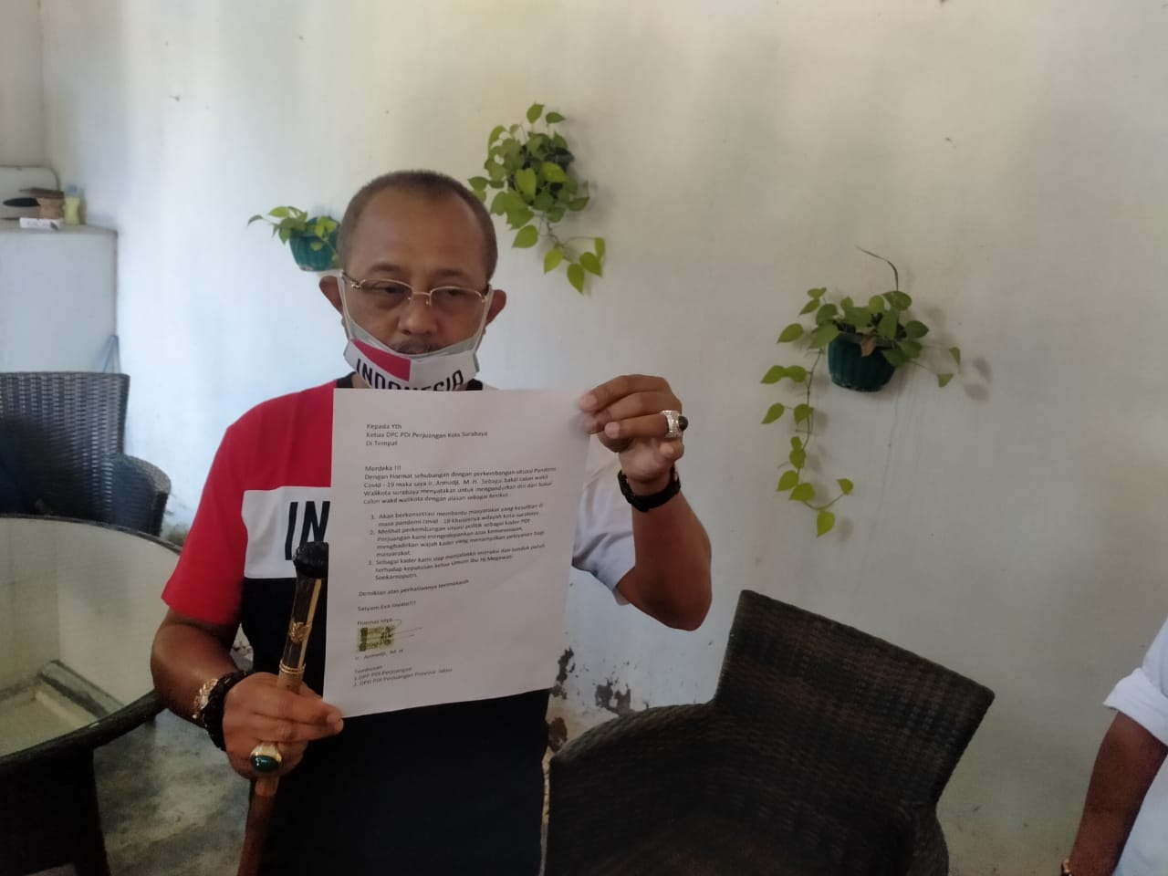 Armuji saat mengumumkan pengunduran dirinya sebagai bakal calon Wakil Walikota Surabaya. ((Foto: Istimewa)