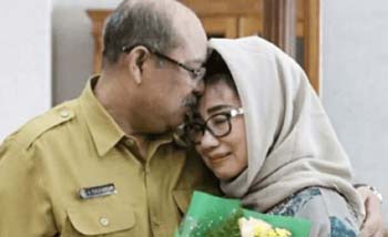 Bupati Kutai Timur Ismunandar dan istrinya, Ketua DPRD Encek UR Firgasih. (Foto:Pemkab)