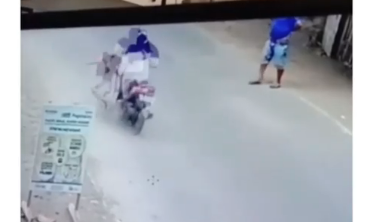 Anak Kecil Tertabrak Sepeda Motor saat Menyeberang (Foto: Dok @makassar_iinfo)