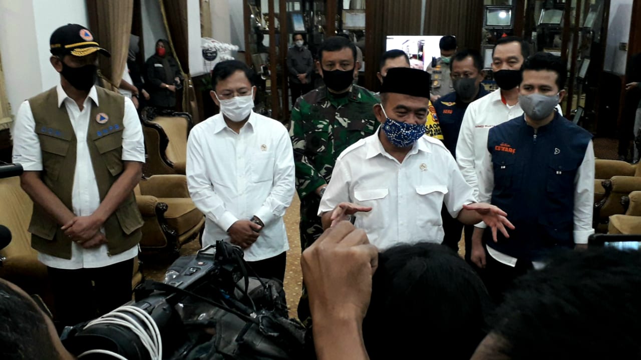 Menteri PMK, Muhadjir Effendi saat memberi keterangan pers di Gedung Negara Grahadi, Surabaya. (Foto: Alief Sambogo/Ngopibareng.id)