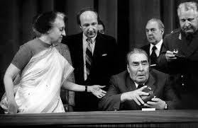 Breznev dan Indira Gandhi. (Foto: dok sejarah) 