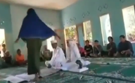 Ibu di Lombok mengamuk saat pernikahan anaknya (Foto: Dok @infolombokterkini)