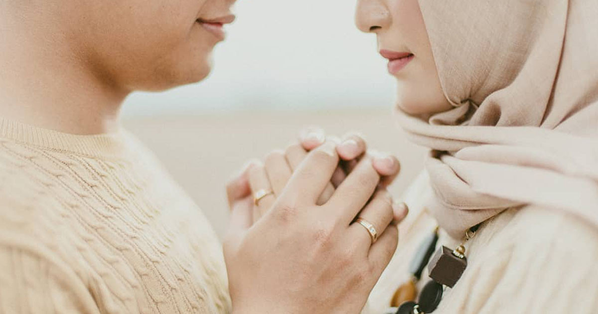Suami isteri bahagia ajaran Islam. (Foto: Istimewa)