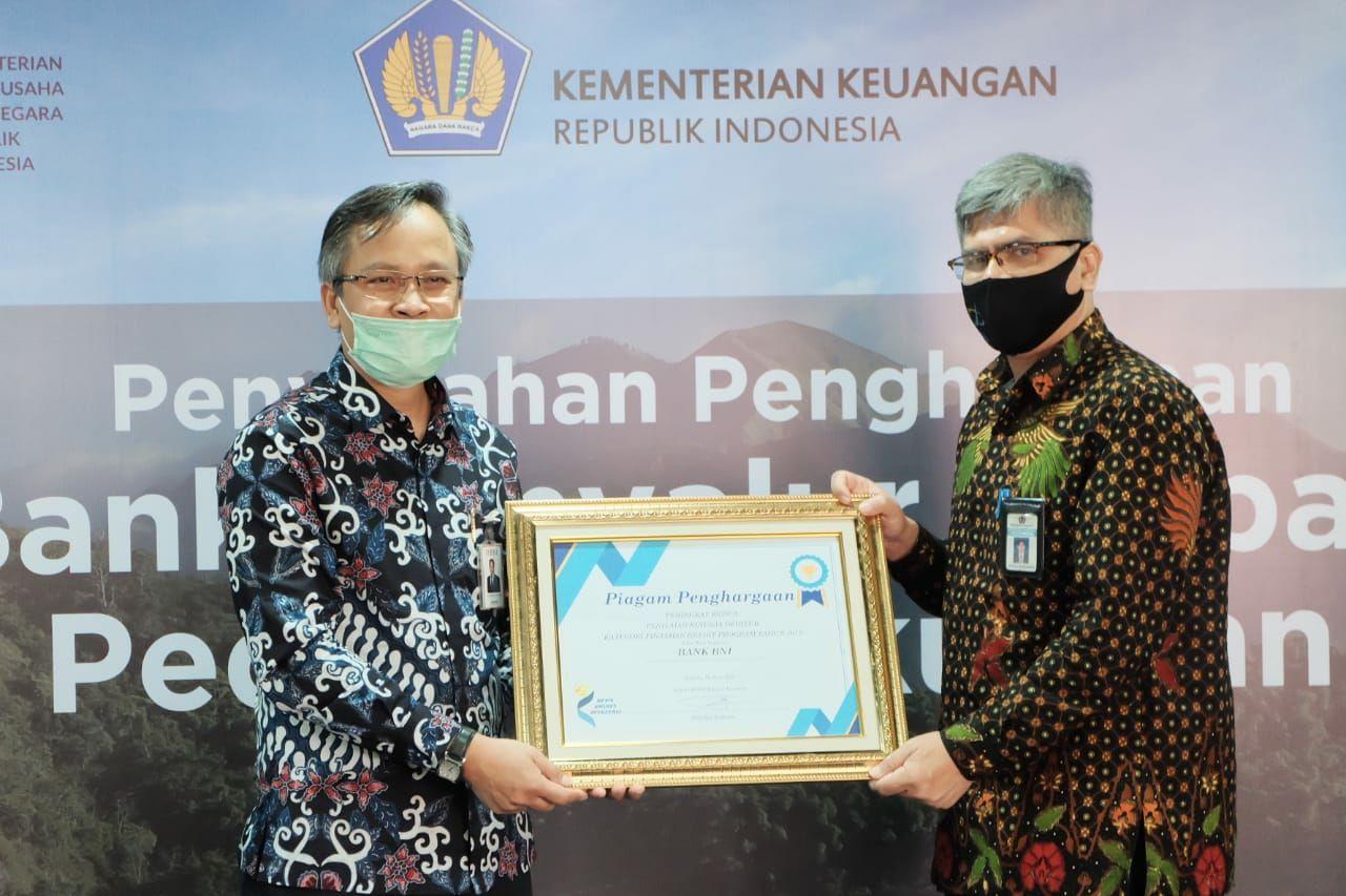 PT Bank Negara Indonesia (Persero) Tbk (BNI) mendapatkan penghargaan sebagai Bank Penyalur Terbaik Kredit IEPC (Industrial Efficiency and Pollution Control) dari Kementerian Keuangan RI. (Dok. BNI)