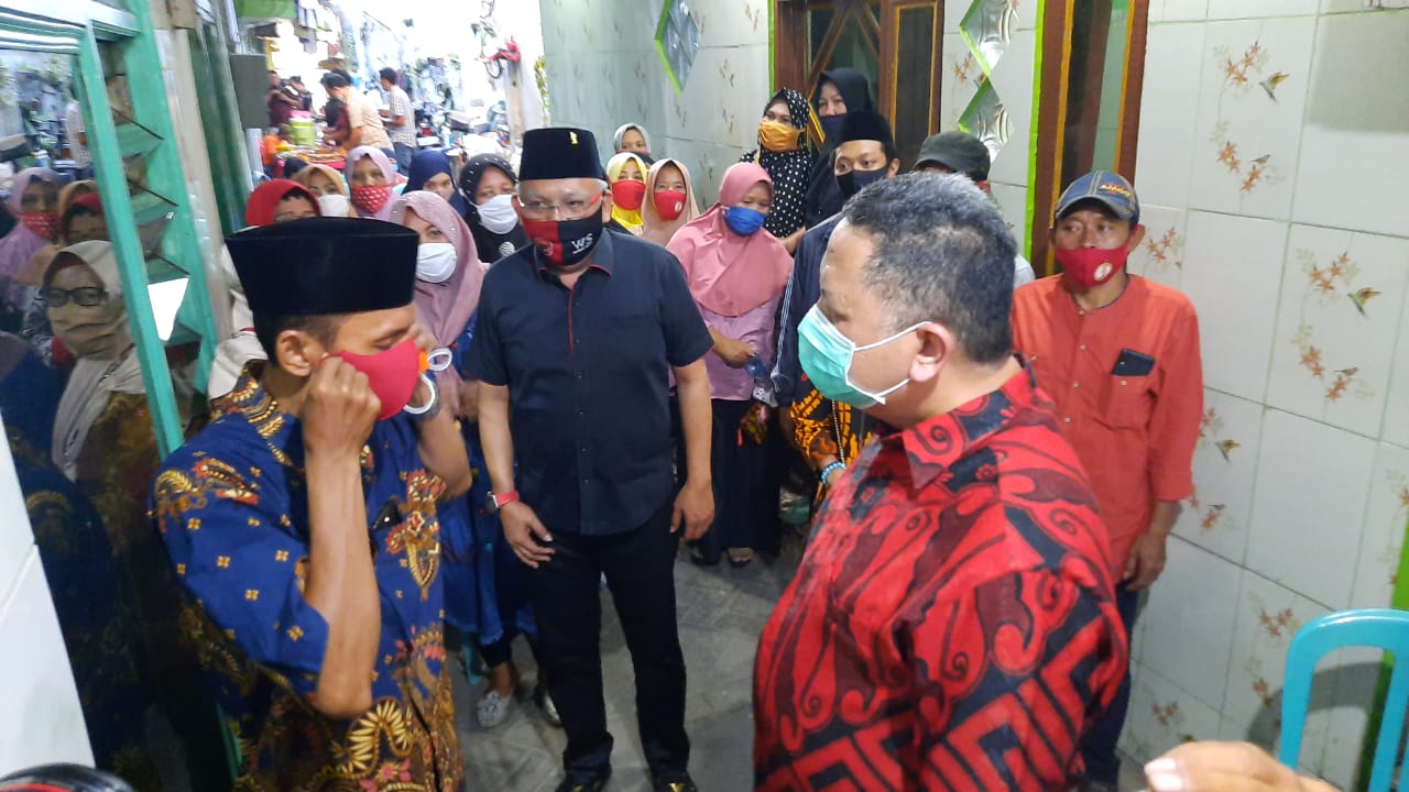 Wakil Walikota Surabaya Whisnu Sakti Buana saat meninjau kampung Bubutan DKA. (Foto: Alief Sambogo/ngopibareng.id)