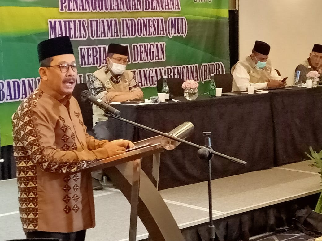 Wakil Menteri Agama (Wamenag) KH Zainut Tauhid Sa’adi saat memberi pengarahan Raker MUI-BNPB. (Foto: Dok. MUI)