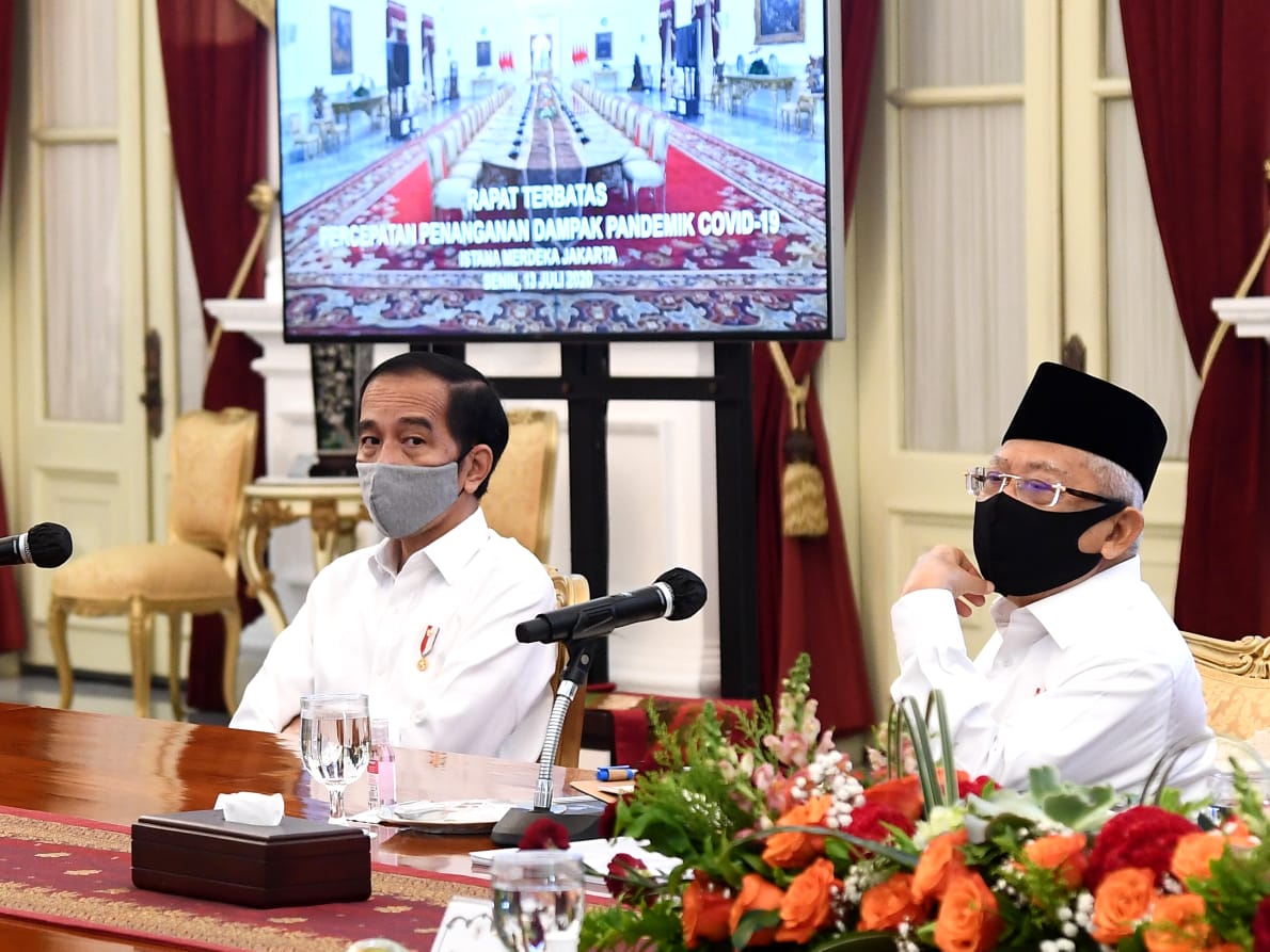 Presiden RI Joko Widodo dan Wapres Ma'ruf Amin saat memimpin Rapat Terbatas. (Foto: Setpres)