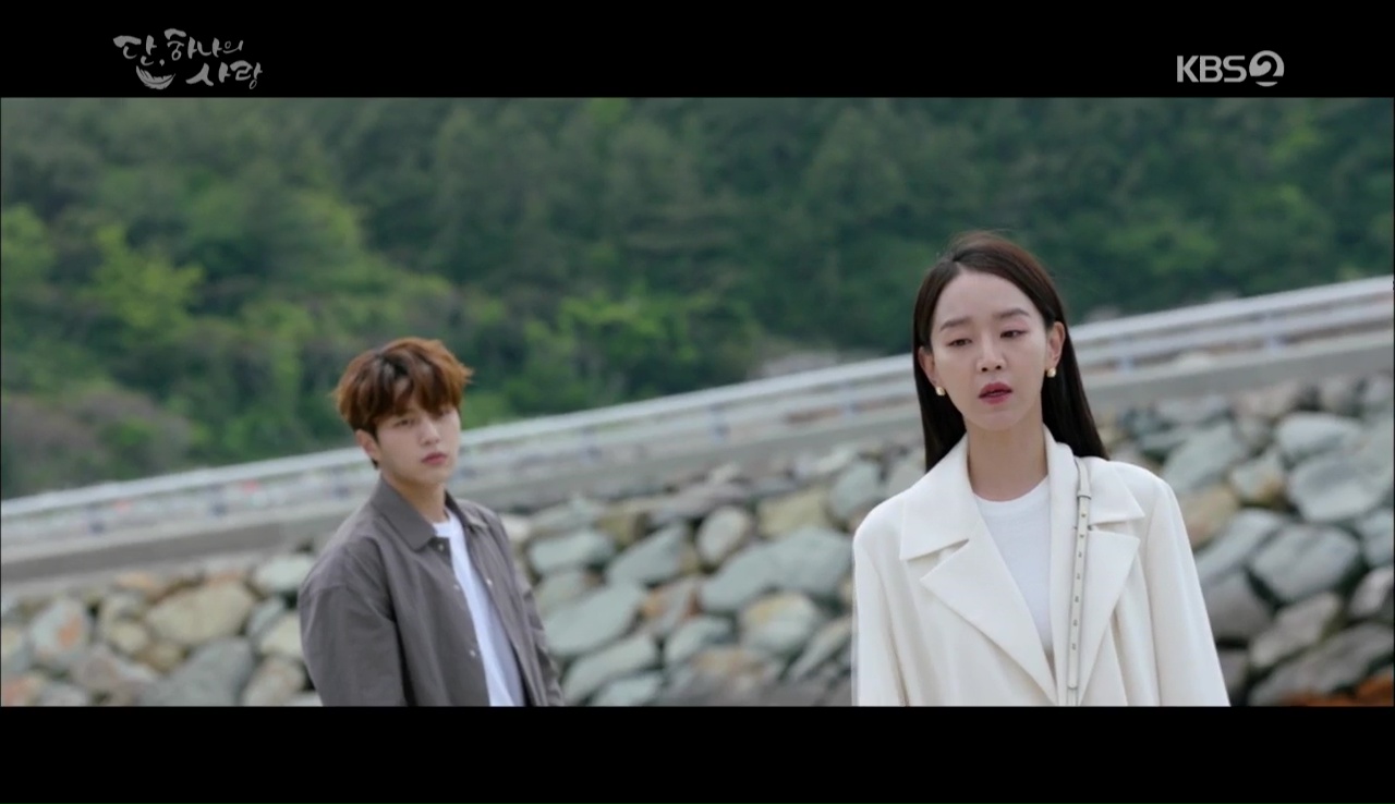 Salah satu adegan drama Korea Selatan (drakor) Angel's Last Mission: Love, Kim Dan dan Yeon Seo bertemu kembali usai mengikuti mimpinya di masa kecil. (Foto: KBS2)
