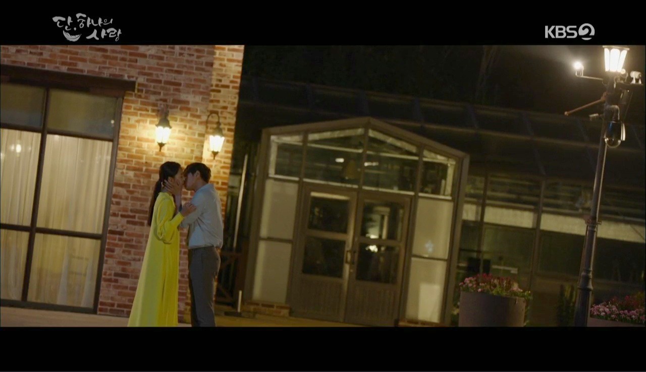 Salah satu adegan drama Korea Selatan (drakor) Angel's Last Mission: Love, Lee Yeon-Seo bersama Kim Dan. (Foto: KBS2)