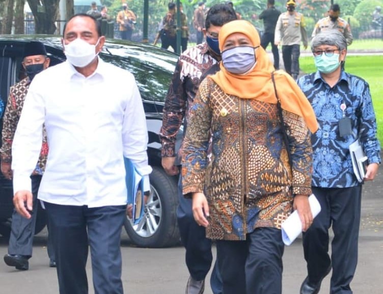 Gubernur Khofifah saat akan menghadiri rakor Penyerapan APBD 2020 di Jakarta, Rabu, 15 Juli 2020. (Foto: Istimewa) 