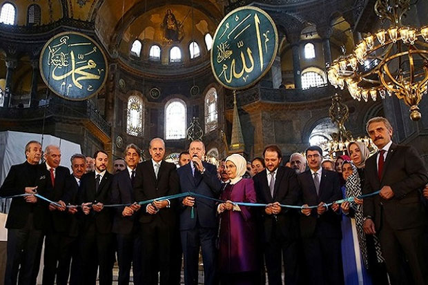 Presiden Turki, Recep Tayyip Erdogan telah menandatangani dasar hukum yang menetapkan perubahan Hagia Sophia dari museuim ke masjid. (Foto: rtr)