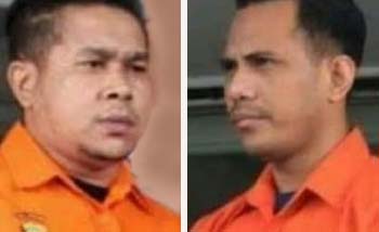 Dua terdakwa penyerang Novel Baswedan, Rahmat Kadir Mahulette (kiri) dan Ronny Bugis. (Foto:Ngopibareng)