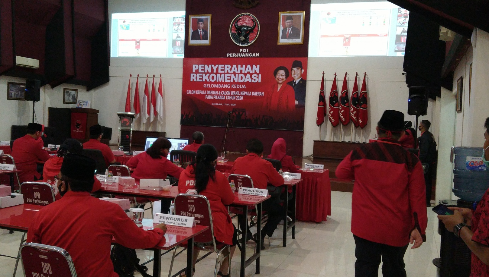 Proses pengumuman rekomendasi bacalon kepala daerah di Kantor DPD PDI Perjuangan Jatim, Surabaya, Jumat 17 Juli 2020. (Foto: Fariz Yarbo/Ngopibareng.id)