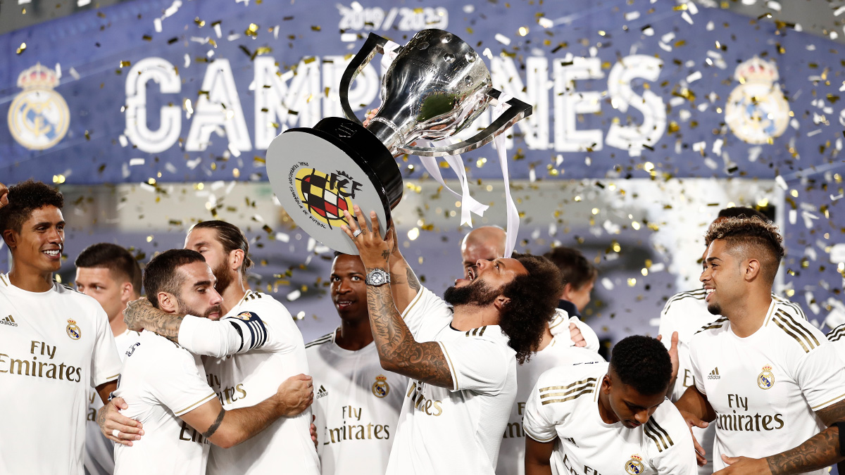 Para pemain Real Madrid saat merayakan gelar La Liga ke-34. (Foto: Twitter/@realmadrid)