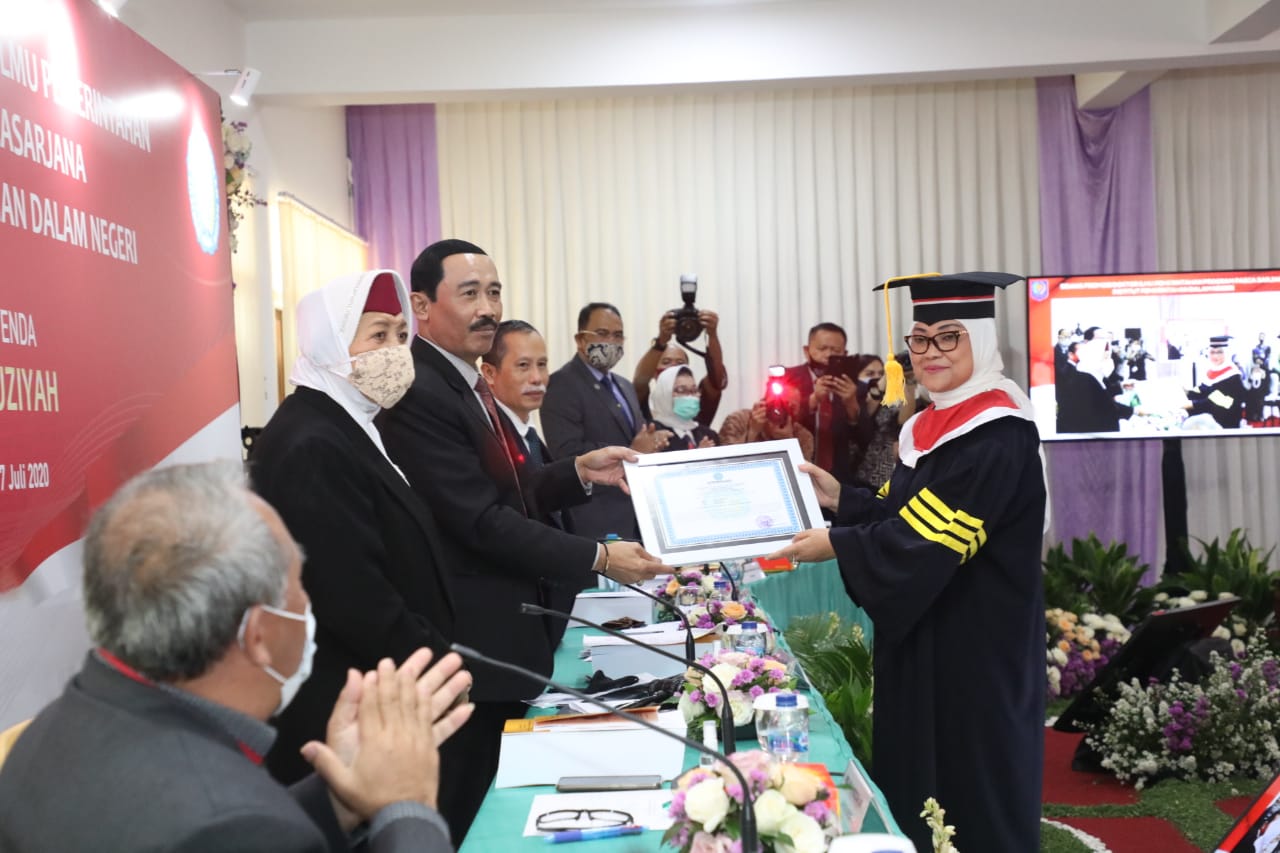 Dr.Hj. Ida Fauziyah, M.Si, Menteri Ketenagakerjaan dapat Kado Doktor di Hari Ultah. (Foto: Istimewa)