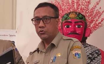 Asisten Kesejahteraan Rakyat (Askesra) DKI, Catur Laswanto memberikan keterangan di Balai Kota DKI. (Foto:Antara)
