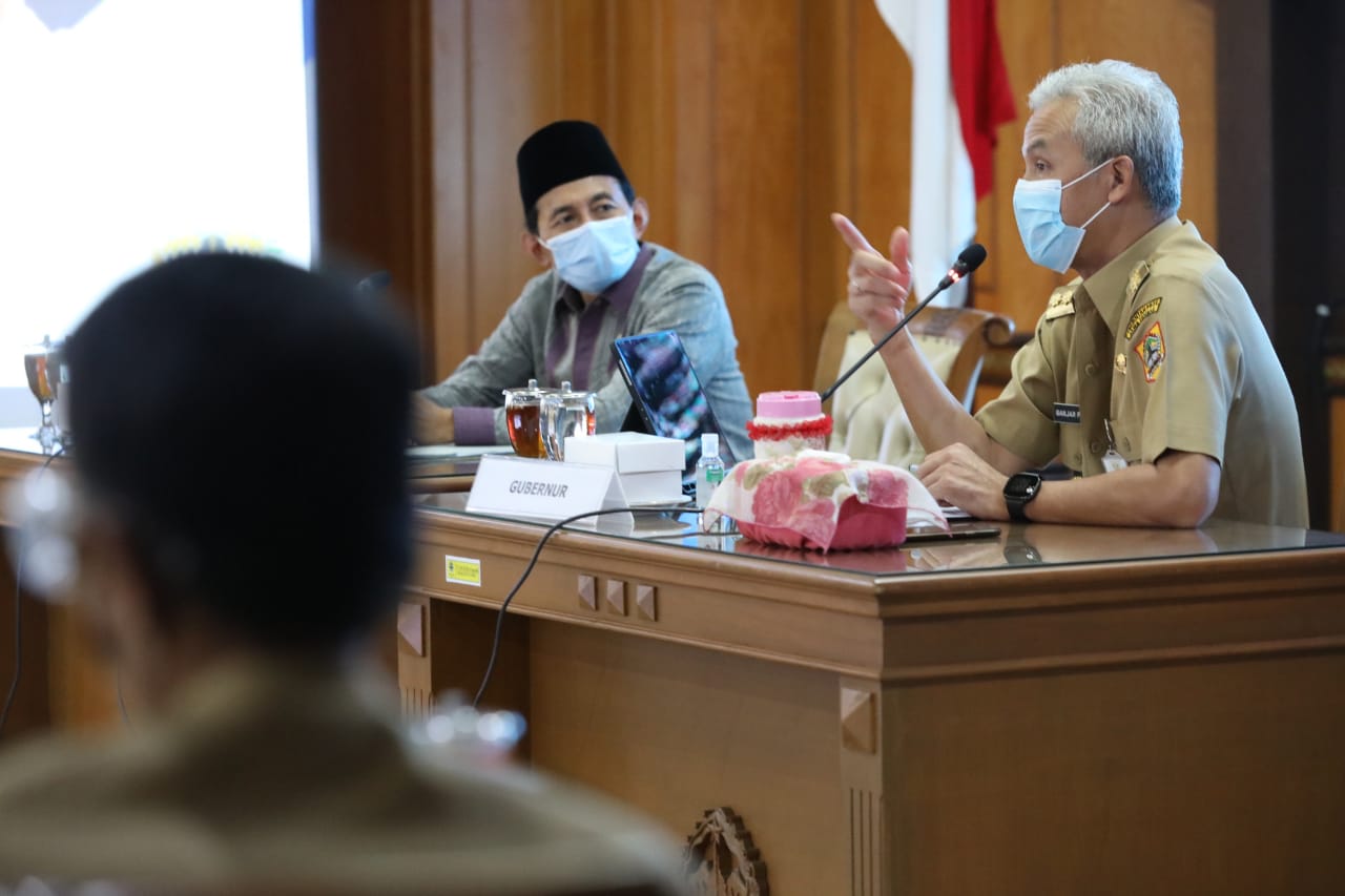 Gubernur Ganjar Pranowo menerima Kunjungan Kerja Reses Masa Persidangan IV Komisi VIII DPR RI ke Provinsi Jawa Tengah, Senin, 20 Juli 2020. (Foto: Ist/Ngopibareng.id)