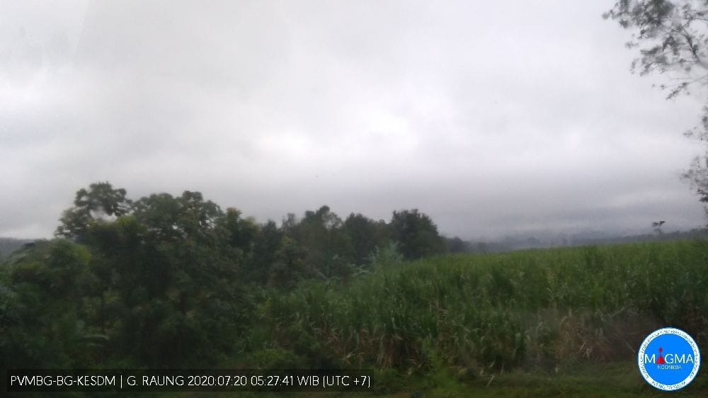 Gunung Raung tertutup kabut dilihat dari PPGA Raung, Desa Sumberarum, Kecamatan Songgon, Banyuwangi (Foto: PPGA Raung)