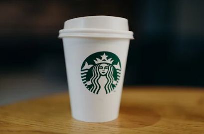 Starbucks bisa dipesan lewat aplikasi milik Alibaba, Taobao dan Amap. (Ilustrasi/Unsplash)