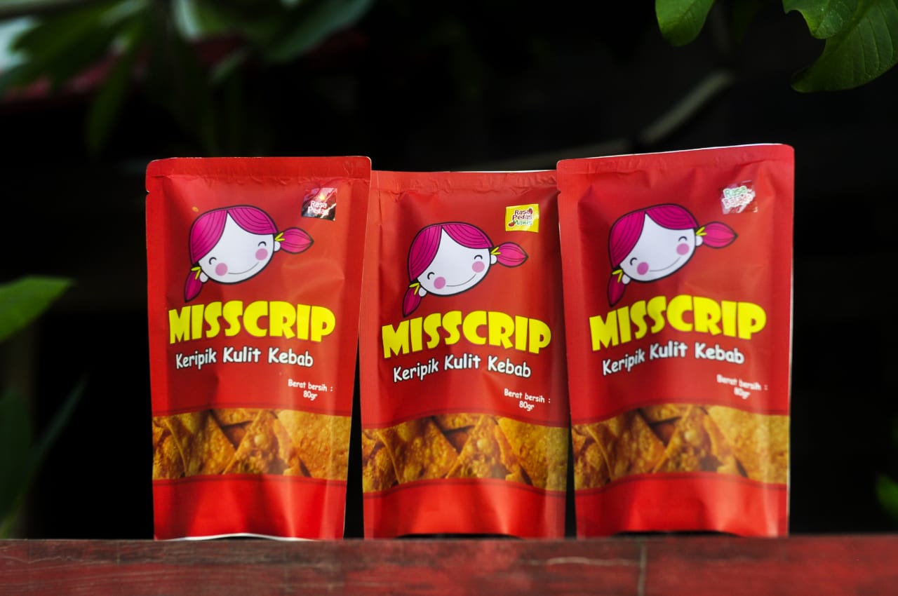 Misscrip, keripik kulit kebab milik Kasiami dan Inas Adila Putri di Surabaya dengan packaging baru. (Foto: Dok. Inas Adila)