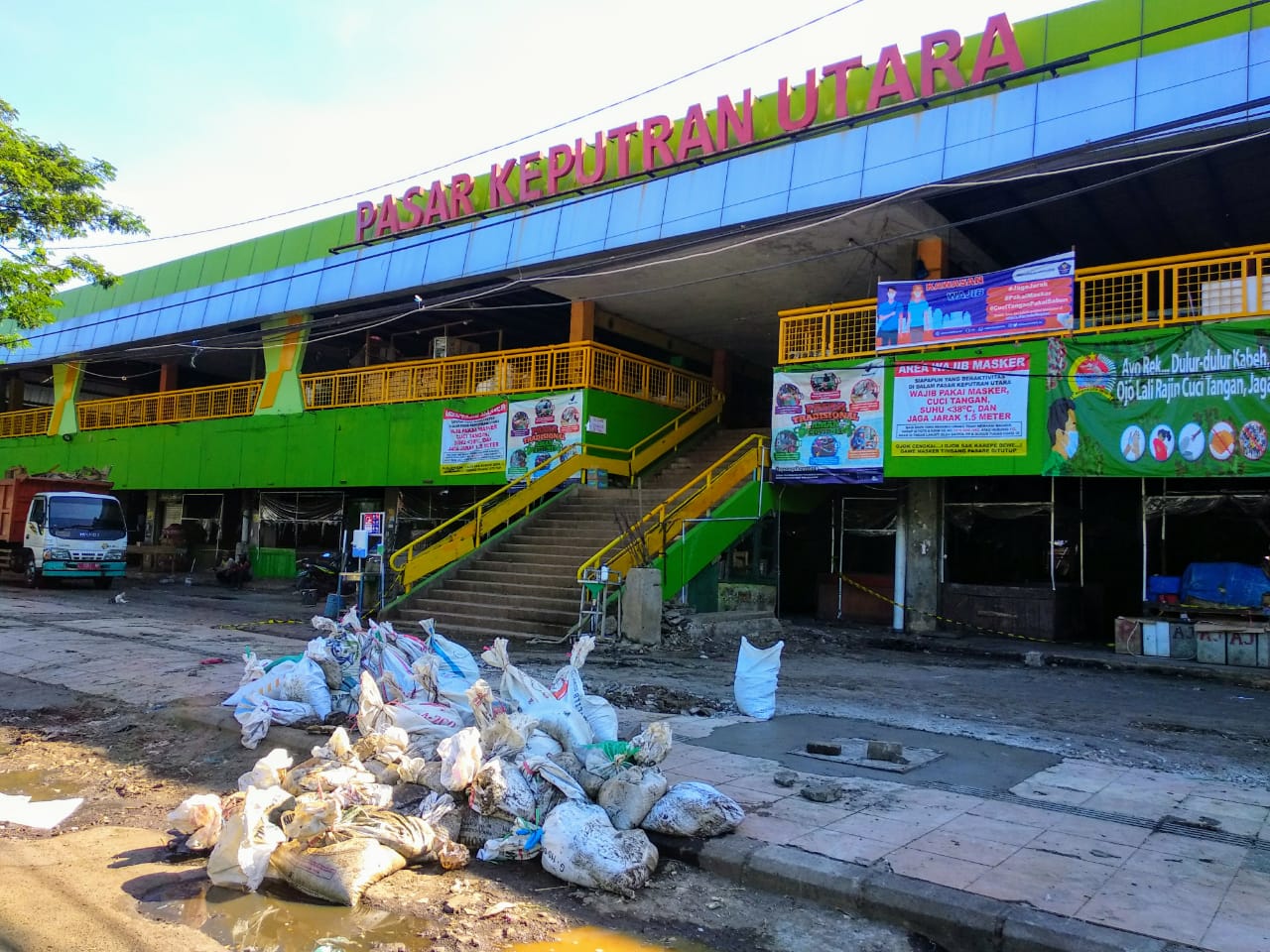 Kondisi Pasar Keputran Utara Surabaya, Kamis 23 Juli 2020. Pasar sudah tiga hari ditutup. (Foto: M.Rizqi/Ngopibareng.id)