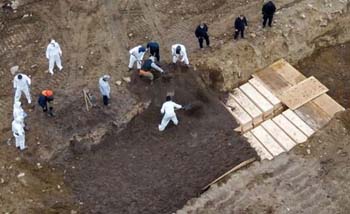Pemakaman massal jenazah akibat covid di luar Kota New York, As. (Foto:BBCcom)