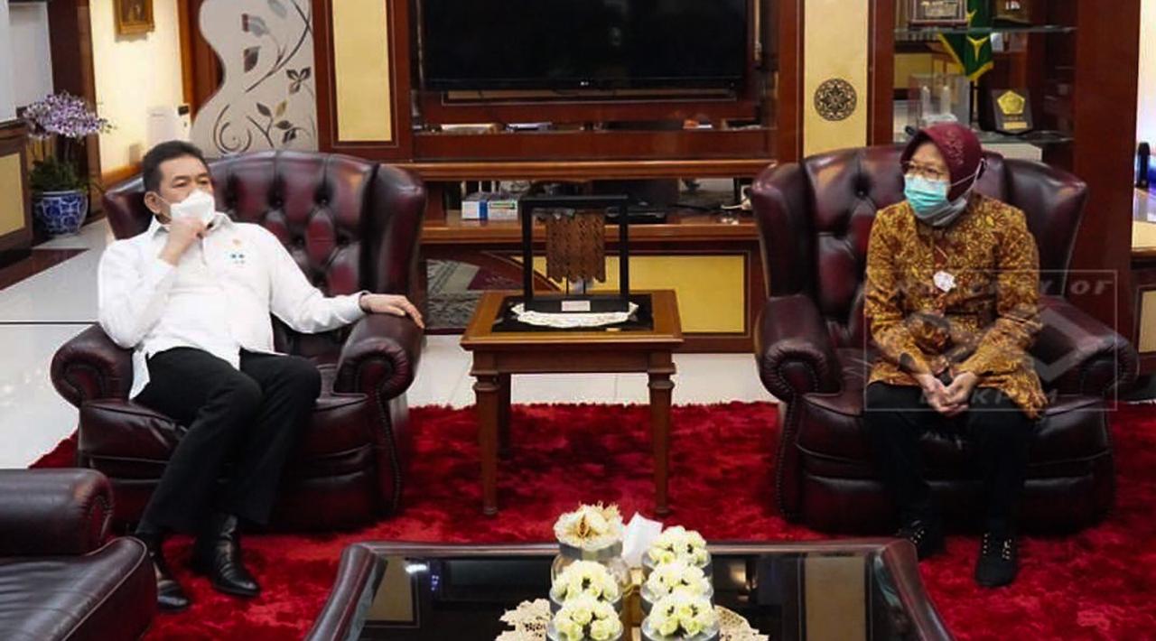 Walikota Tri Rismaharini saat bertemu dengan Jaksa Agung Burhanudin. (Foto: Dok Humas Pemkot Surabaya)