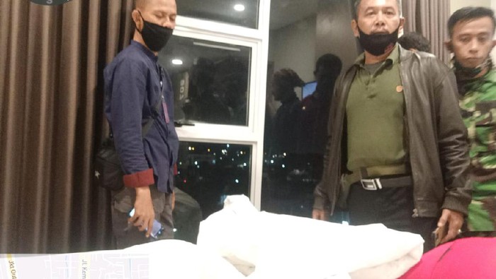 Satpol PP DKI datangi hotel tempat mesum dengan gorden terbuka di Kembangan Jakarta Barat (Foto: istimewa)
