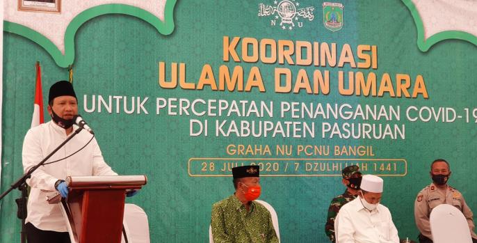 Bupati Pasuruan dalam rapat koordinasi dengan ulama di PCNU Pasuruan. (Foto: Dok Humas)