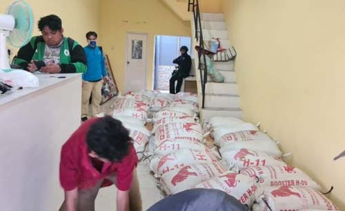 Ratusan kilogram sabu-sabu ditumpuk layaknya tumpukan beras, di sebuah gudang di Kota Tangerang. (Foto:Antara)