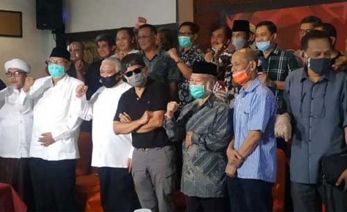 Para tokoh foto bersama usai deklarasi Koalisi Aksi Menyelematkan Indonesia, kemarin, di Jakarta. (Foto:Antara)