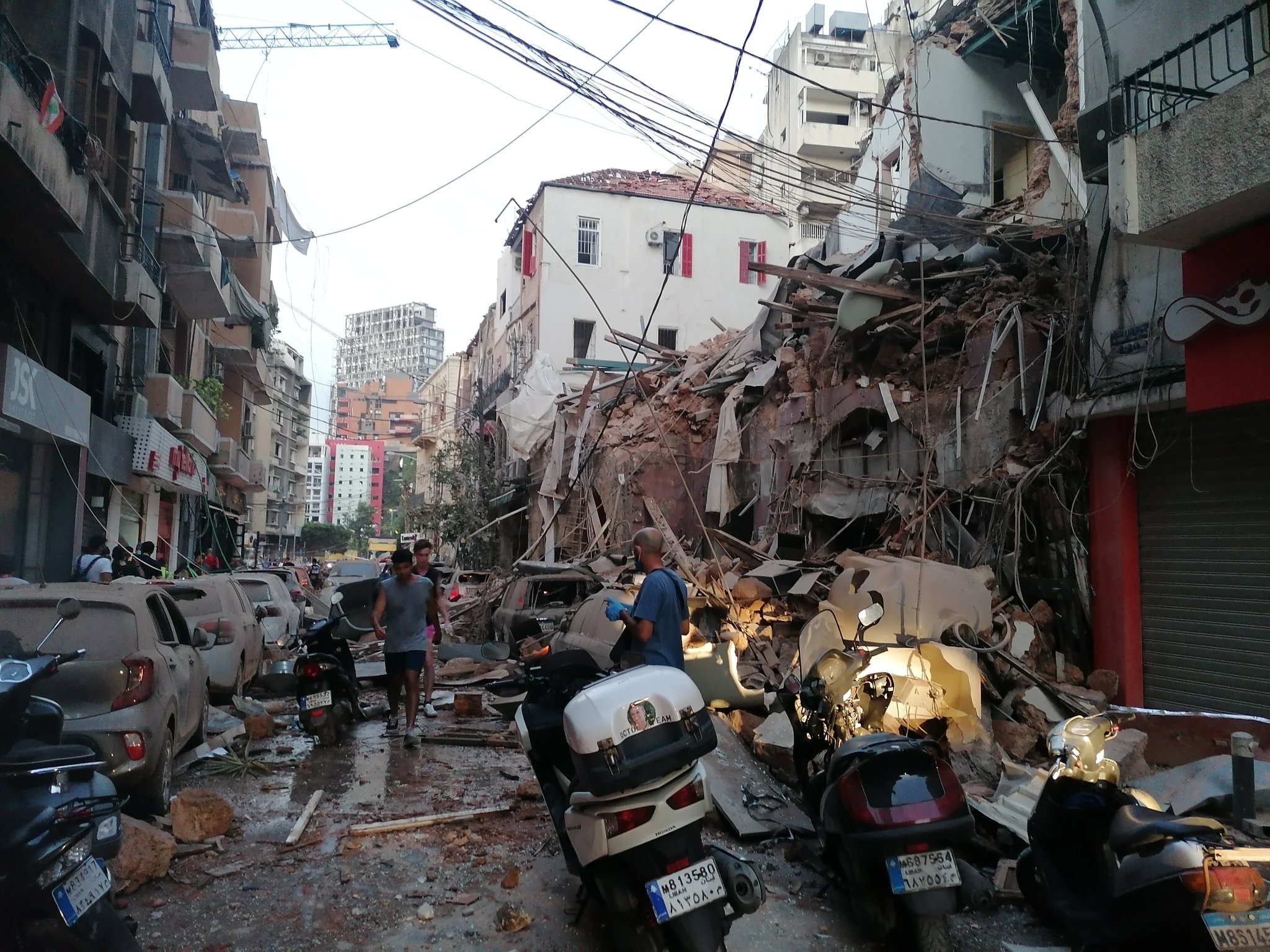Sejumlah bangunan alami rusak berat akibat ledakan di Beirut, Selasa, 4 AGustus 2020. (Foto: Twitter @Sunniva_Rose)