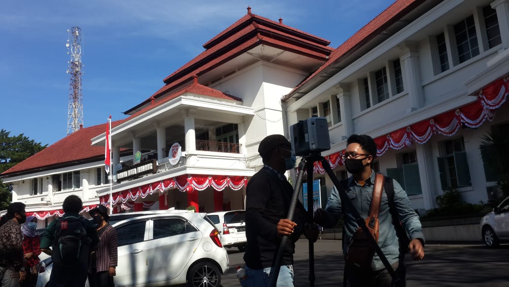 Proses digitalisasi bangunan bersejarah di Balai Kota Malang (Foto: Lalu Theo/Ngopibareng.id)