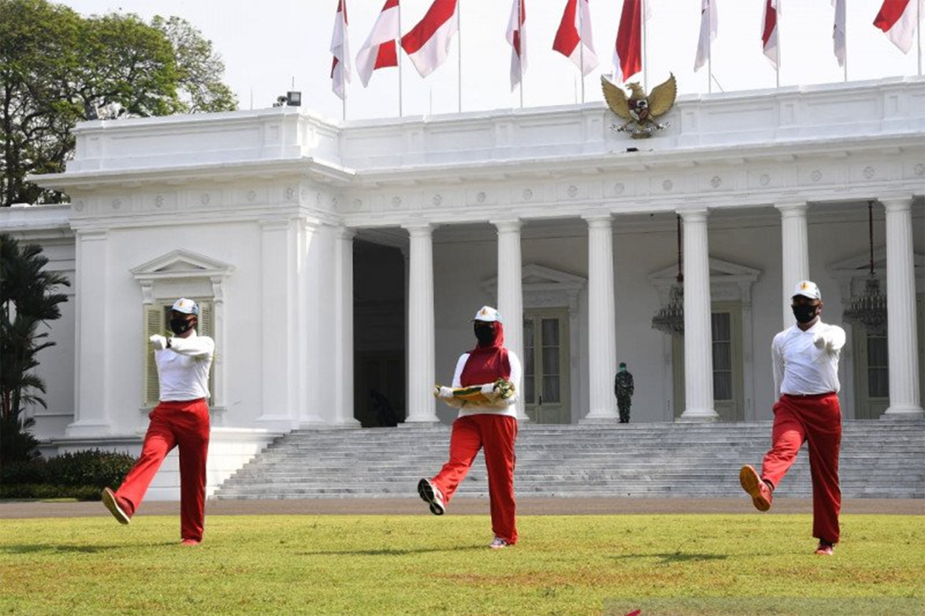 Latihan upacara bendera peringatan HUT RI. (Foto: Biro Pers Istana)