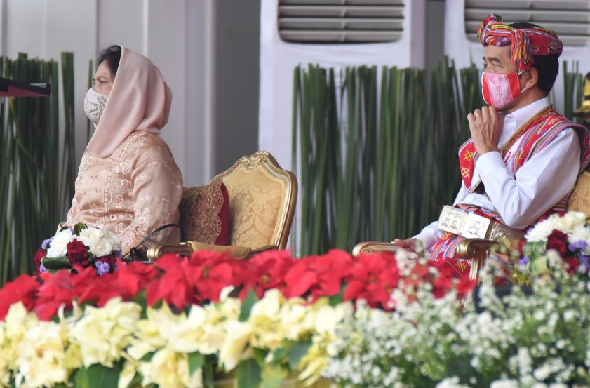 Presiden Joko Widodo (Jokowi) didampingi Ibu Negara Iriana Jokowi saat Upacara Detik-Detik Proklamasi Kemerdekaan RI di Istana Merdeka, Jakarta, Senin 17 Agustus 2020. (Foto: Setpres)
