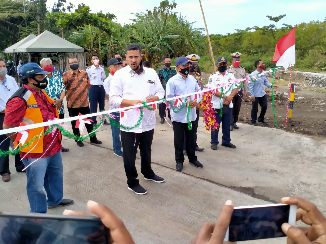 Walikota Hadi Zainal Abidin meresmikan gorong-gorong di JLU Mayangan, Kota Probolinggo, Jawa Timur. (Foto: Ikhsan Mahmudi/Ngopibareng.id)