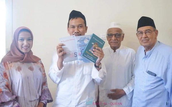 Gus Baha bersama Prof Quraish Shihab di Jakarta. (Foto: Istimewa)