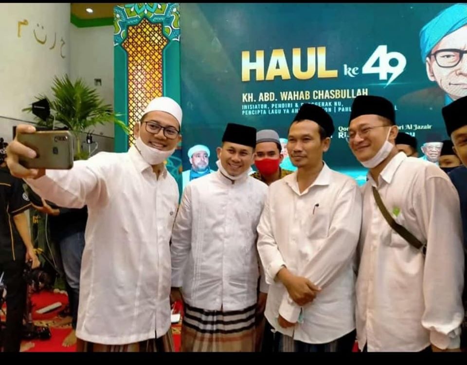 Gus Baha di Tambakberas Jombang, bersama Gus Wafiyul Ahdi dan Gus Syifa'. (Foto: Ainur Rofiq Al Amin)