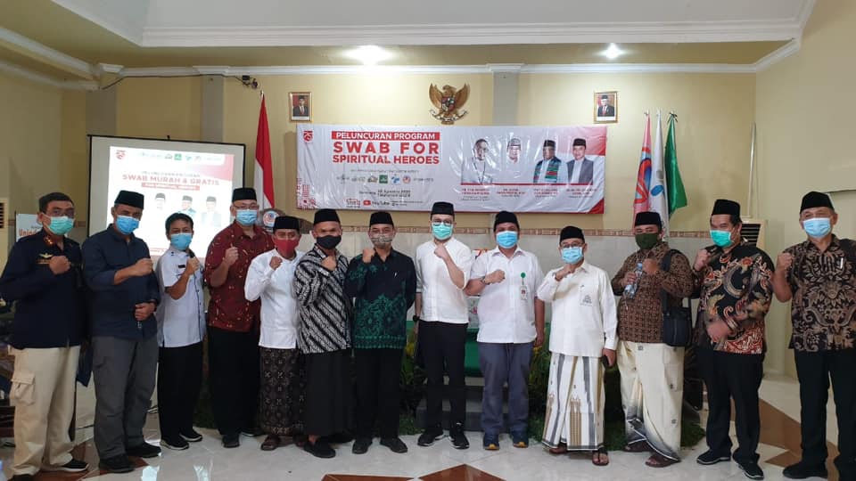 Serah Terima UNIT PCR dari National Hospital Surabaya kepada RMI-ARSINU diselenggarakan di Jombang, pada hari Kamis, 20 Agustus 2020. (Foto: Istimewa)