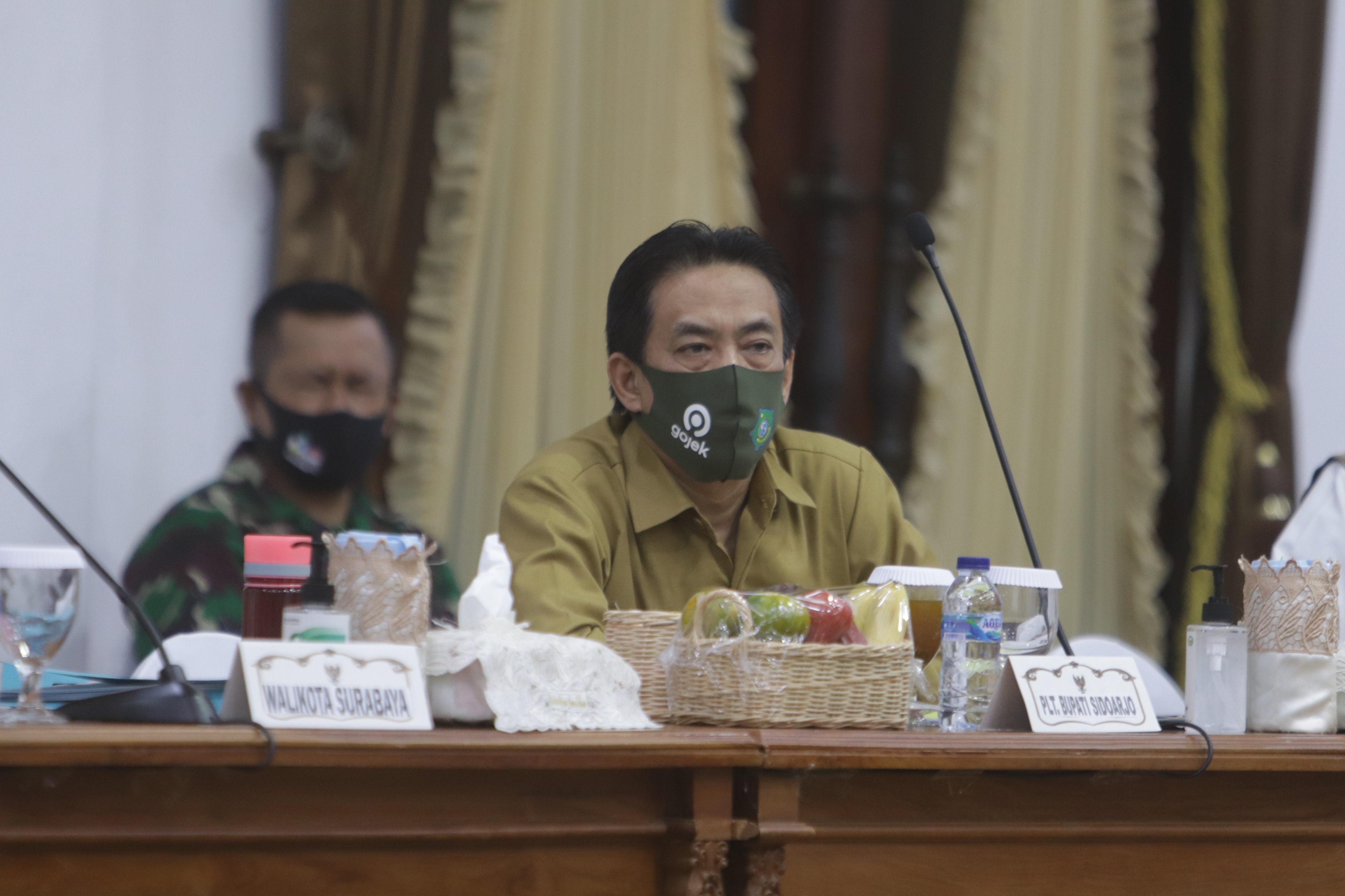 Nur Ahmad Syaifuddin Plt Bupati Sidoarjo saat menghadiri acara di Gedung Negara Grahadi Surabaya. (Foto: Fariz yarbo/Ngopibareng.id)
