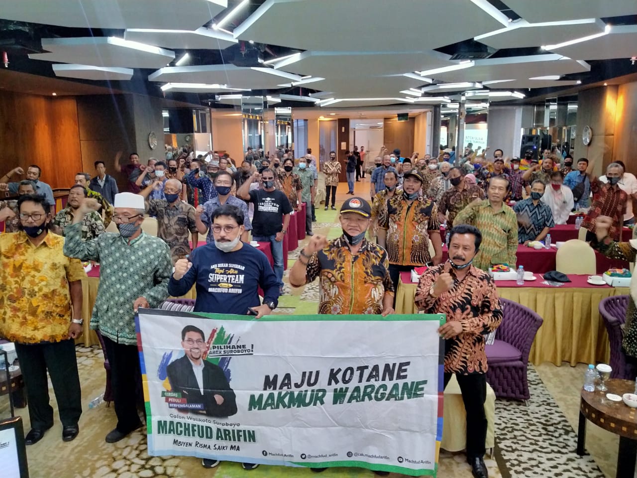 Bacawali Surabaya, Machfud Arifin, usai deklarasi bersama LPMK se-Surabaya di Hotel Mercure, Surabaya, Minggu 23 Agustus 2020. (Foto: Fariz Yarbo/Ngopibareng.id)